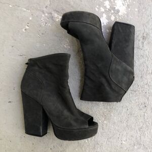 Vic Matie platforms